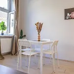 1Br Apt, Smart Tv & Fully Equipped, For Longstays