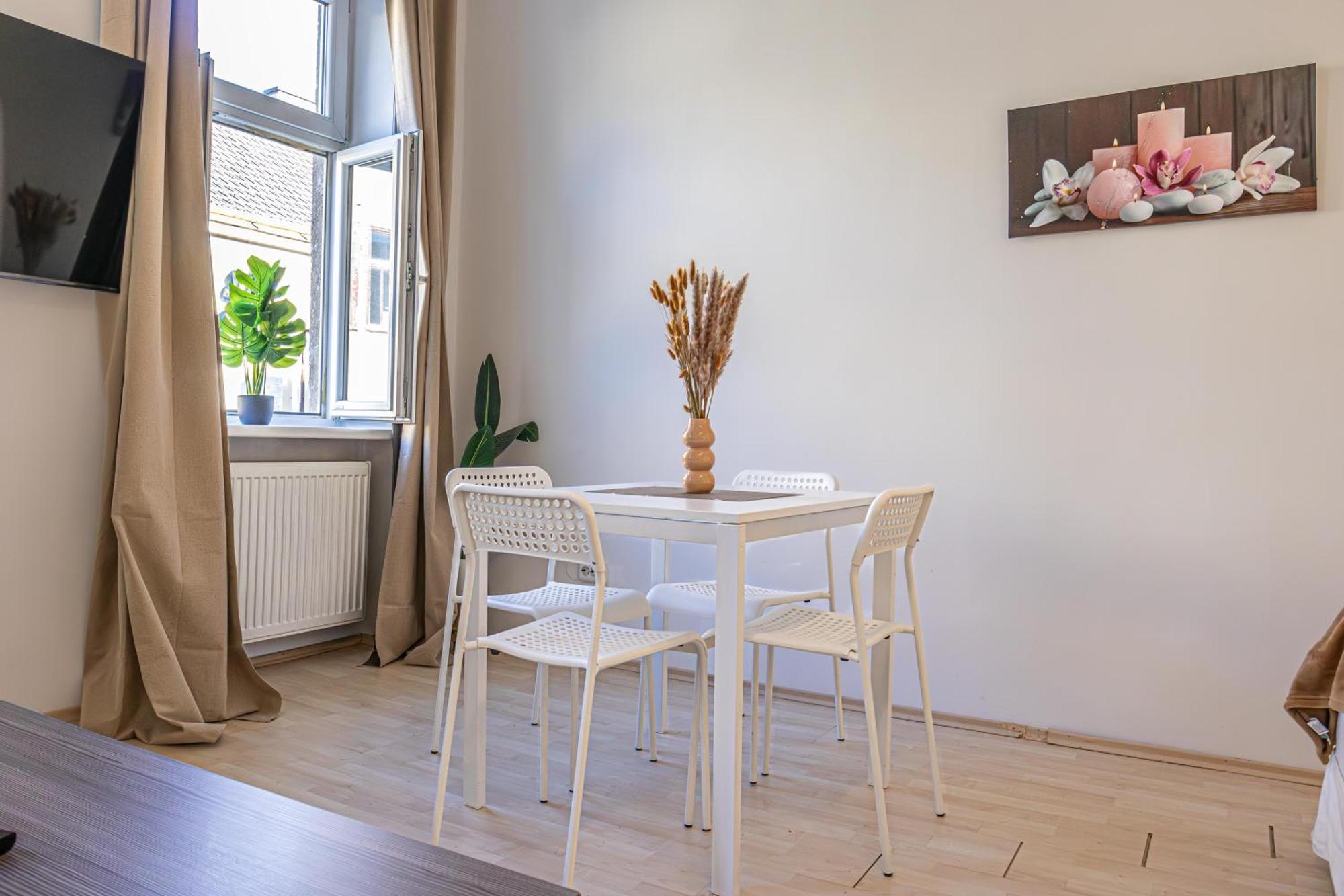 1br Apt, Smart Tv & Fully Equipped, For Longstays Apartment *